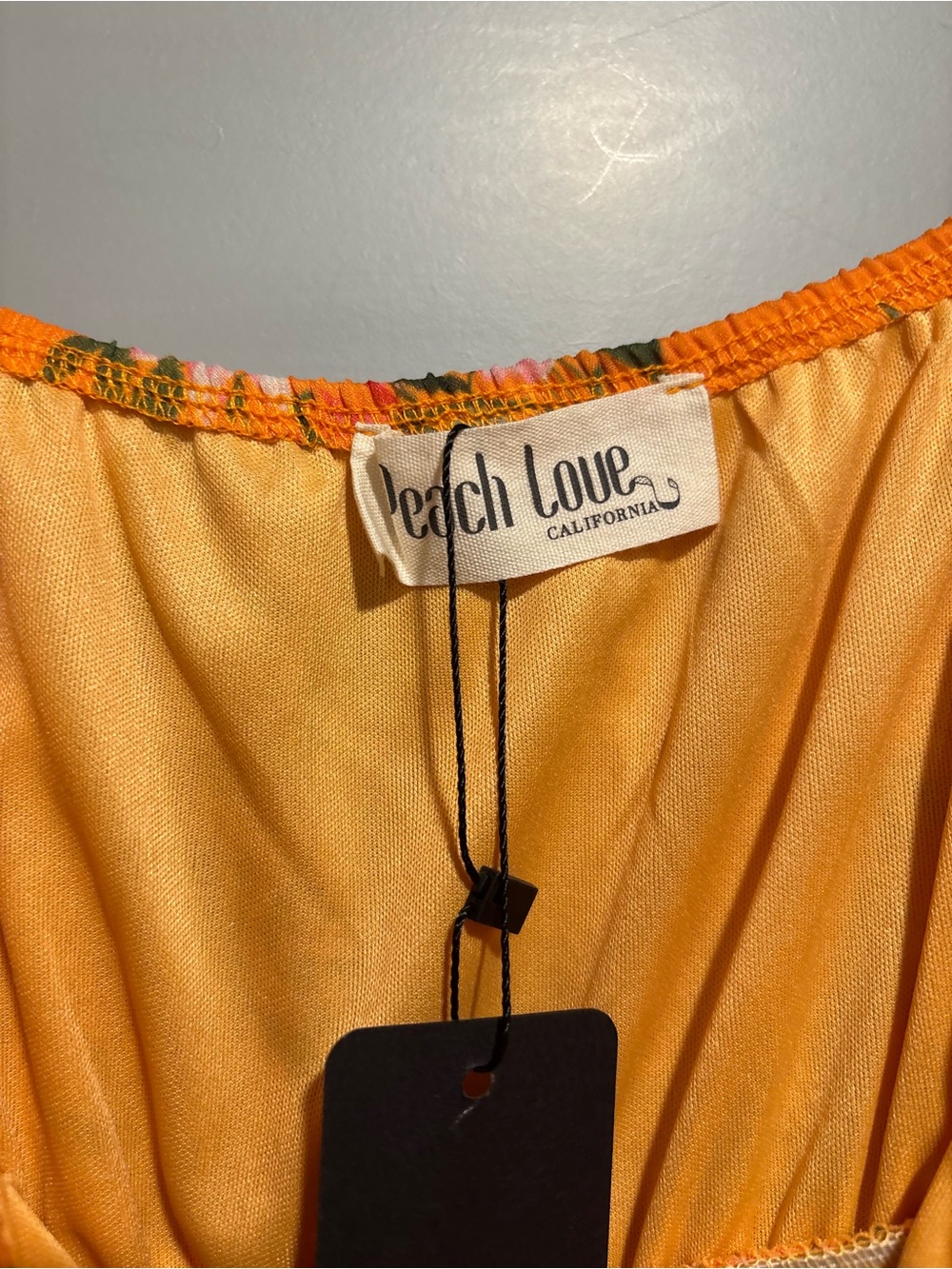 Dress neckline close-up - Picture 3 of 5